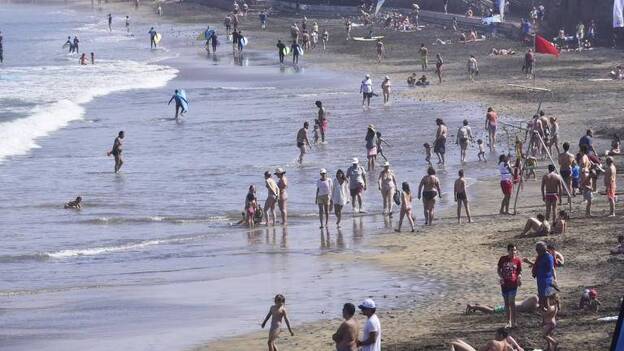 Detenido en las Canteras por exhibirse ante menores