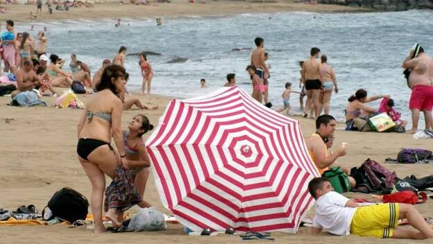 Un día de playa para despedir la Semana Santa