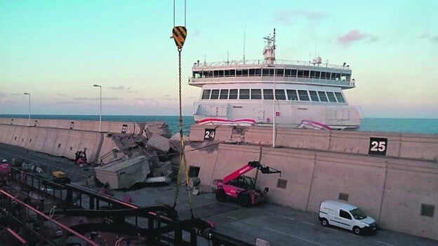 Termina la emergencia por el vertido, sin daños en la costa ni en la fauna