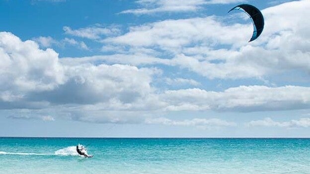 Herido grave un kitesurfista en Fuerteventura