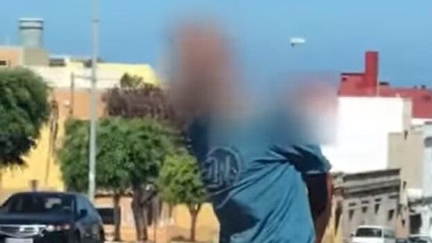 Tres arrestados por la retención ilegal de un hombre