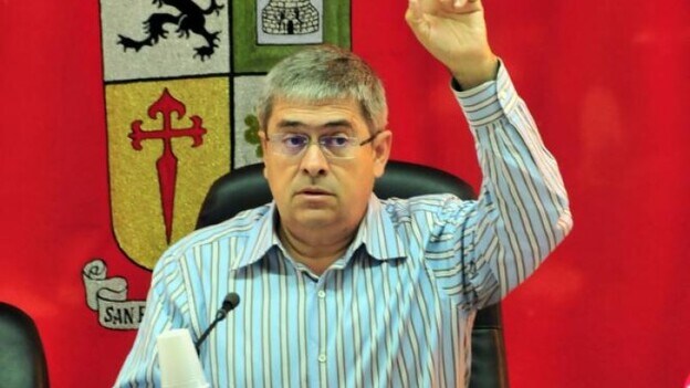 «A la sentencia del comisario la coge Puigdemont y la enmarca»