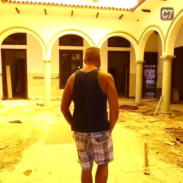 Un okupa en el castillo que nadie quiere