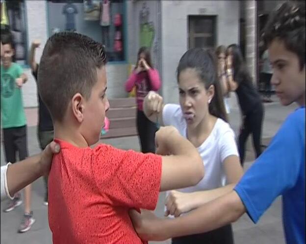 ‘Manequin Challenge’ de 200 alumnos contra el acoso escolar en Vecindario