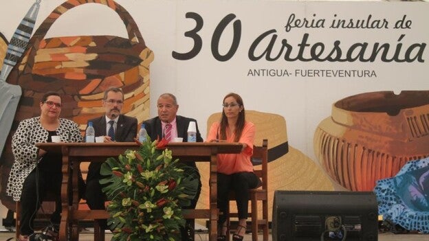 Las instituciones reclaman el reconocimiento regional de la Feria Insular de Artesanía