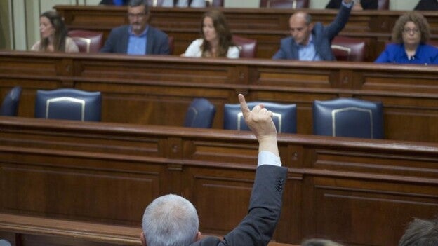 PSC, Podemos y NC sentencian ya la Ley del Suelo con un ‘no’