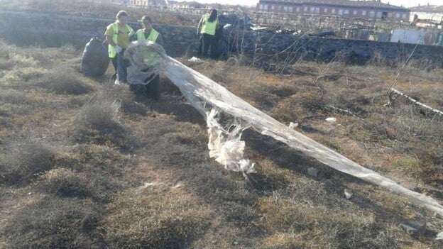 Retirados 70 contenedores de escombros de la GC-1