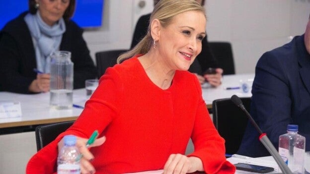 Cifuentes pide comparecer "a la mayor brevedad" para explicar adjudicaciones