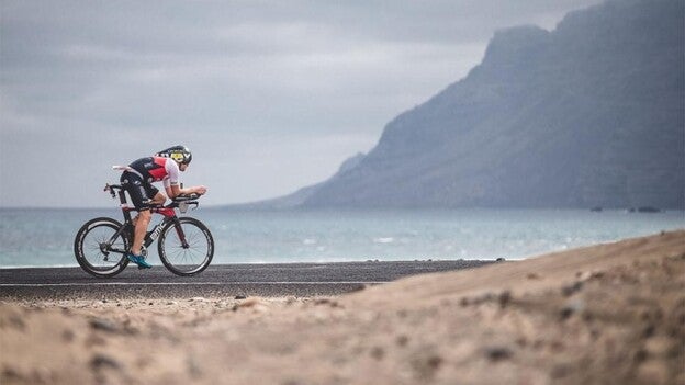 El estadounidense Jesse Thomas y la danesa Tine Holst, favoritos en Lanzarote