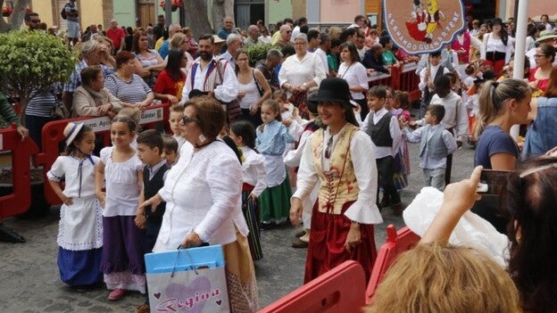 Gáldar vive una romería infantil única