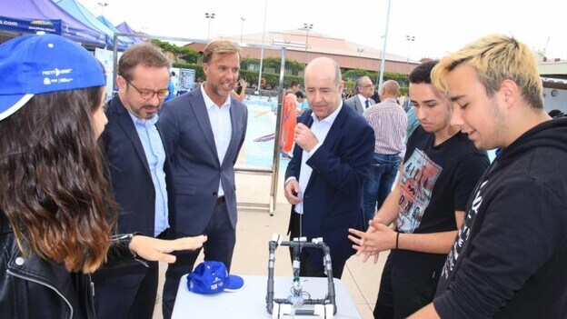 Más de cien escolares participan en el taller de robótica submarina Edurov