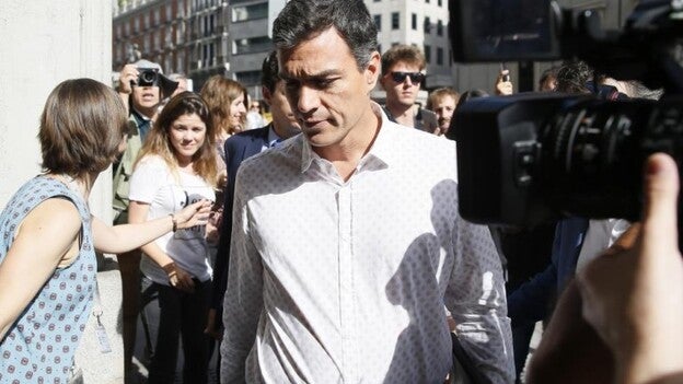 Pedro Sánchez recrimina a Rajoy que no dimita