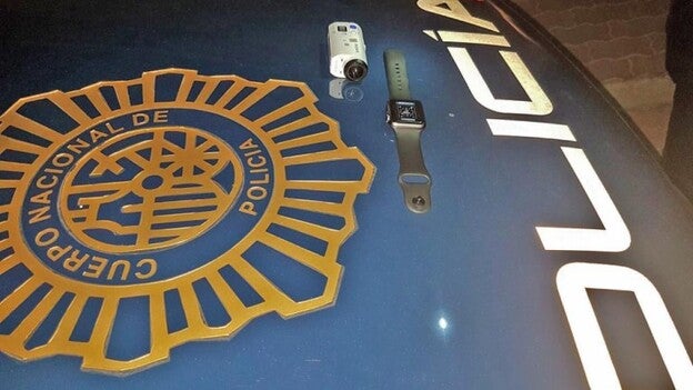 Grababa a niños en un recinto infantil