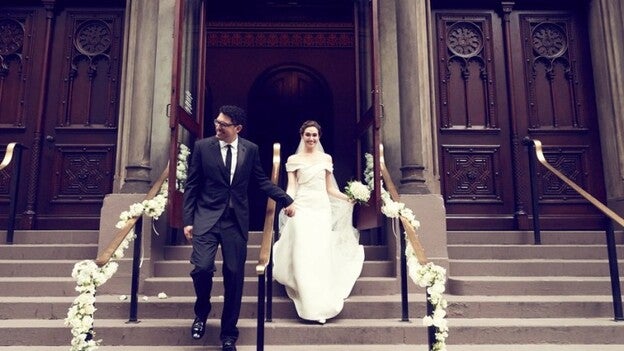 Emmy Rossum se casa vestida de Carolina Herrera