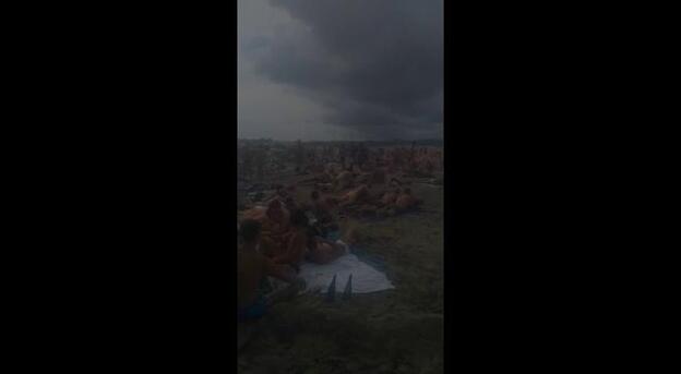 Sexo entre la multitud en Playa del Inglés