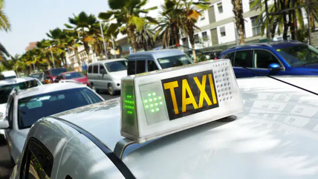 Multan con 180.000 euros a taxistas del sur de Tenerife y La Gomera por pactar precios con las agencias de viajes