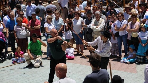 Miles de personas celebran el Día de Canarias en Vecindario