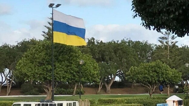 Un desliz con la bandera canaria en Telde