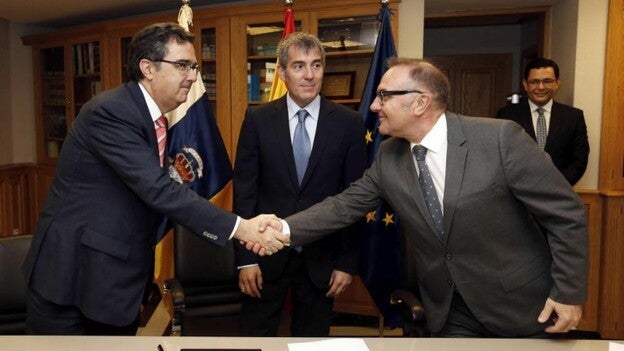 Amancio Ortega dona 17 millones al SCS para oncología