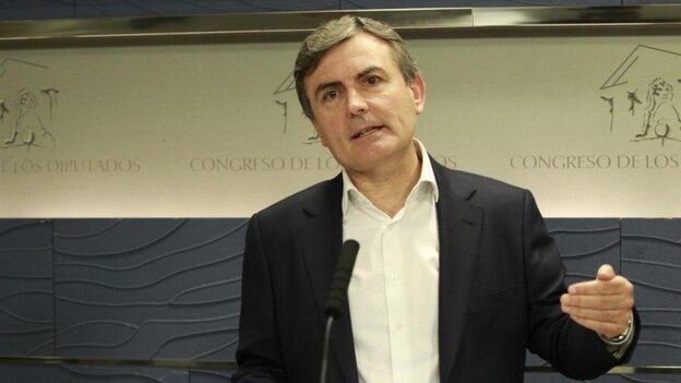 El PSOE dice que la dimisión de Moix llega tarde