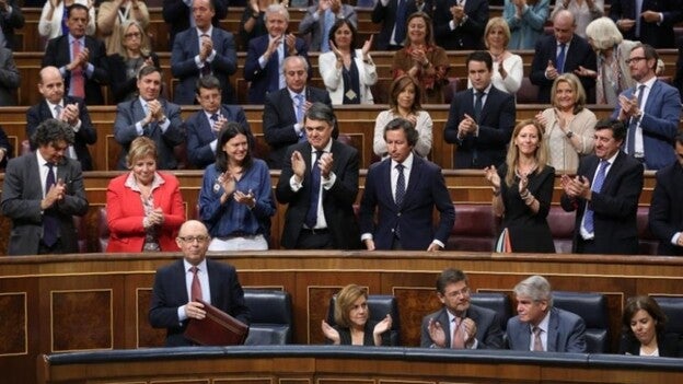 Montoro exige a Canarias un plan al gastar más de lo reglado