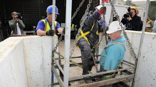 Hallados ya restos de 10 cuerpos en el pozo de Tenoya