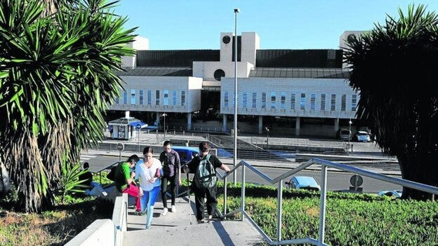 7.200 cirugías en verano en el Negrin e Insular