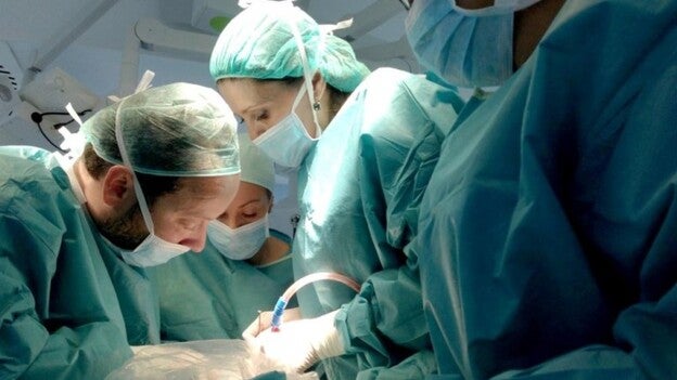 Implantes sin hueso, en pacientes sin dientes