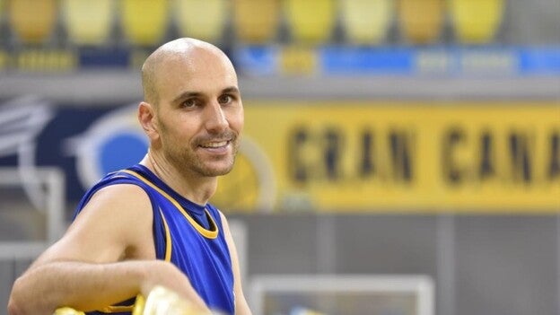 Albert Oliver, claretiano una temporada más