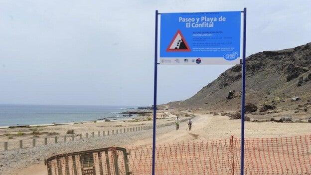 Si le cae una piedra en El Confital es su responsabilidad