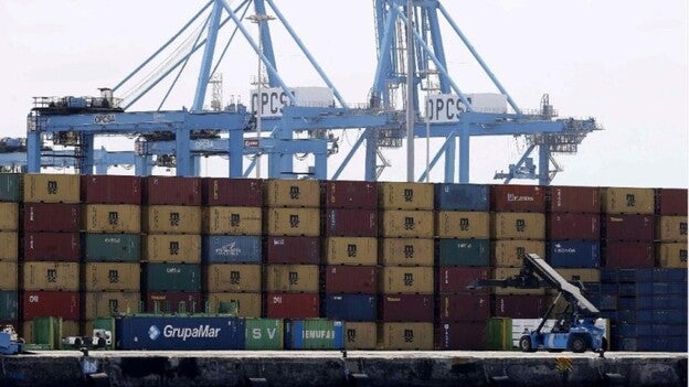 El puerto de Las Palmas prevé prejubilar a 117 estibadores