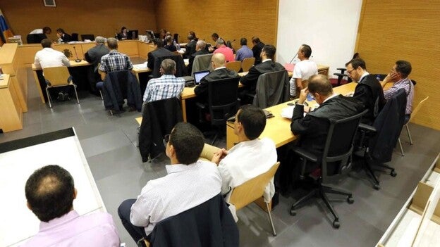 «¿Vas a dejar algo o contamos el dinero?»