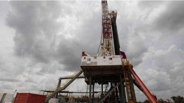 El petróleo rebota después de tocar mínimos de 10 meses