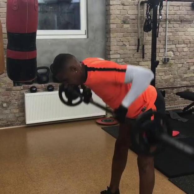 Boateng luce músculo en las redes