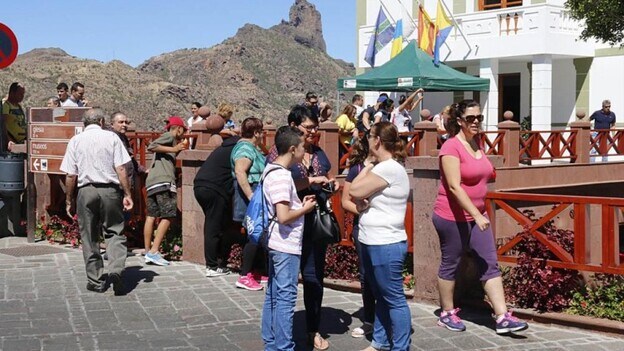Tejeda convoca a vecinos y turistas a darse un beso de récord