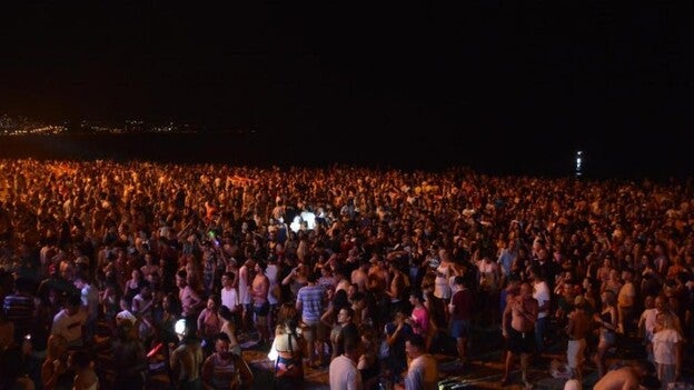 7.000 personas disfrutan de las sanjuaneras en Playa del Inglés