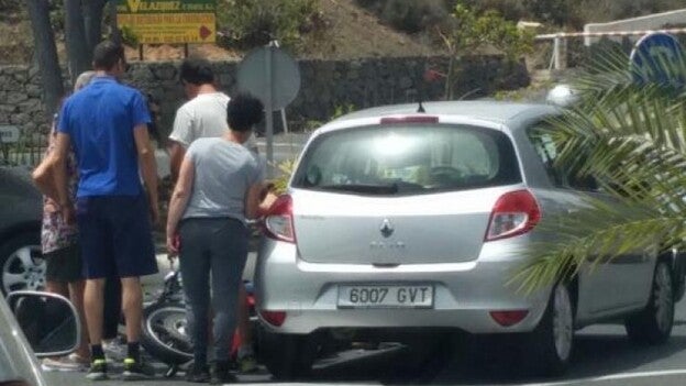 Accidente grave entre un coche y un motorista en Telde
