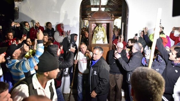 Los herreños se echan al camino