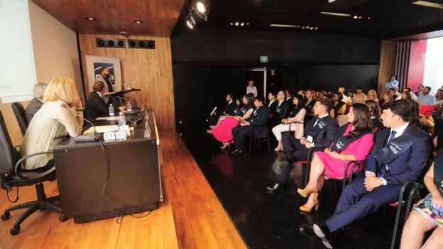 Acto de la orla de MBA Business School