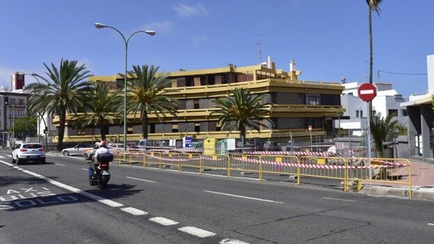 La obra de la MetroGuagua sigue parada tras la primera piedra