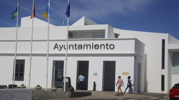 Tías suscribe el préstamo de 7 millones para el plan de obras