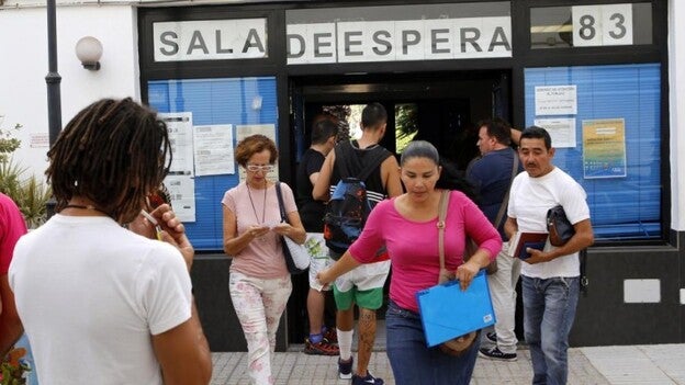 El recuento de parados bajó en junio en los siete municipios