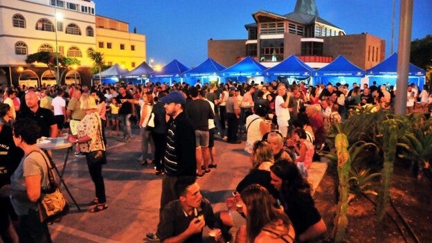 La feria de la cerveza reúne en El Tablero a más de 1.500 personas
