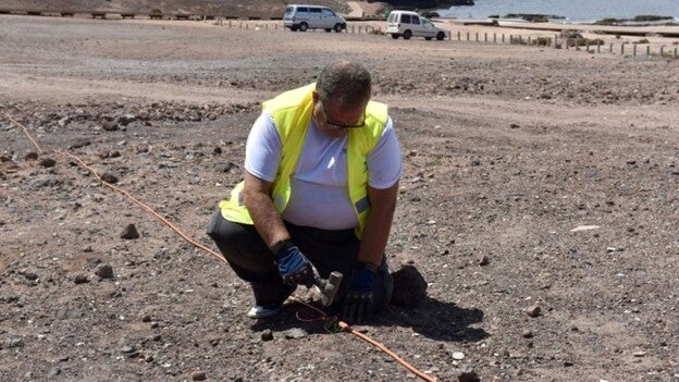 El análisis halla tres posibles focos de bacterias en El Confital