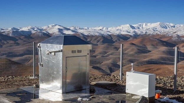 El cazador de exoplanetas MÁSCARA ve su primera luz