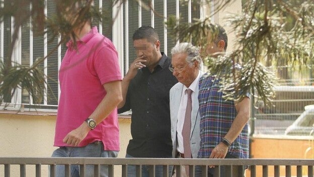 Piden retirar el título de Hijo Ilustre y la Medalla de Oro a Padrón