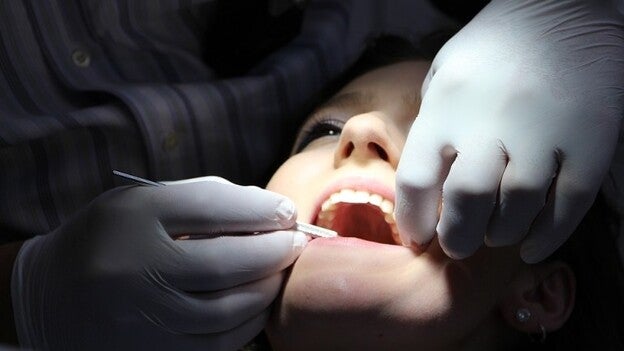 El 50% de los españoles ha cambiado hasta 4 veces de dentista