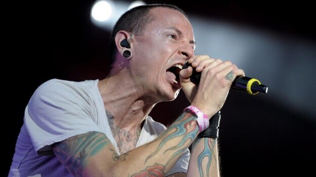 Encuentran ahorcado al cantante de Linkin Park