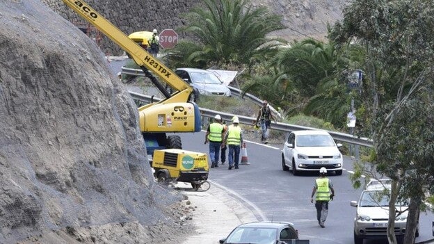 Los constructores canarios piden prioridad en el plan de carreteras