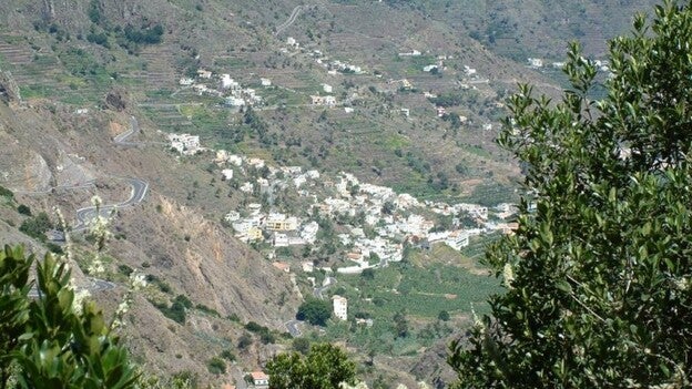 Fallece al caer por un barranco con su coche en La Gomera